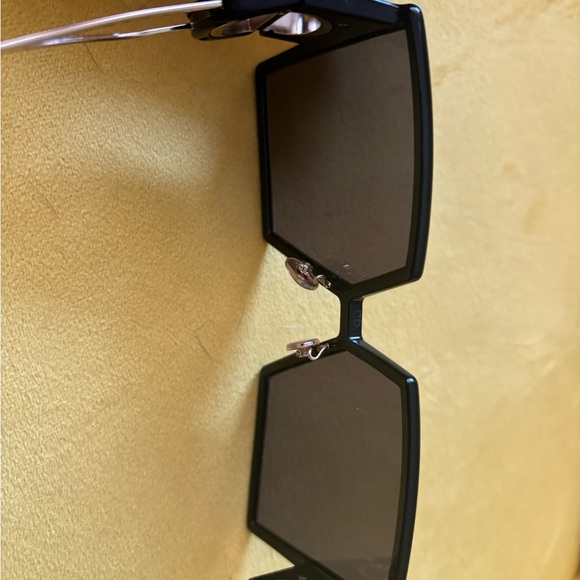 NWOT Christian Dior large frame sunglasses in case - Picture 9 of 10